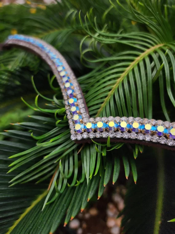 Testeira em V - Furta-cor (strass 3 fileiras)